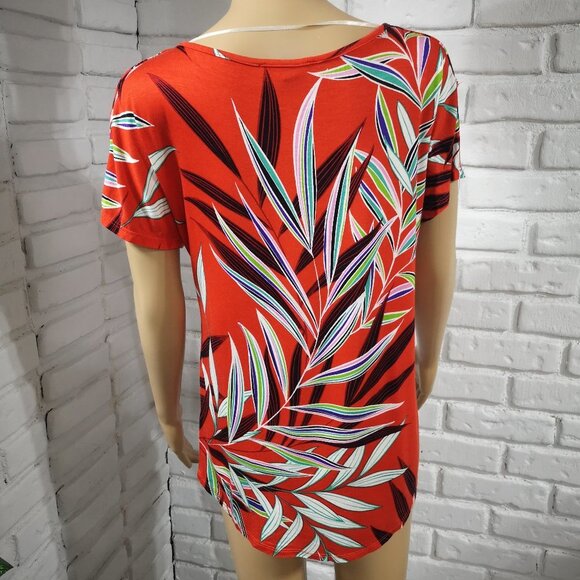 Cable & Gauge Ladies Size Small Red with Leaf Pattern Round Neck Top - Picture 2 of 9
